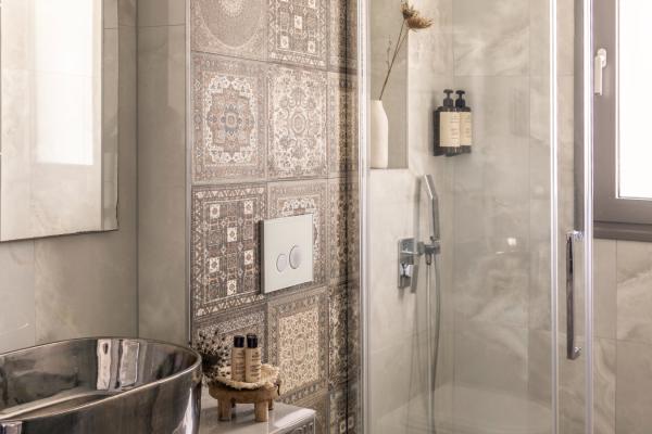 The Cocomat ecobrom bed, the private bathroom with all the necessary care products of the well-known Nuxe company and all the luxurious amenities of our suites will take you to an ideal world of relaxation and enjoyment.
