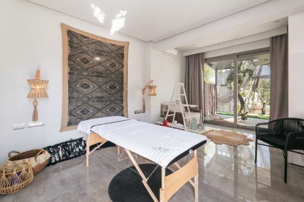 Relaxing massage with oils